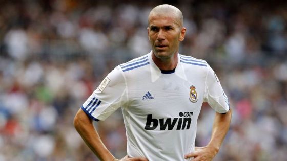 Futbol topuyla terapi yapan adam Zinedine Zidane